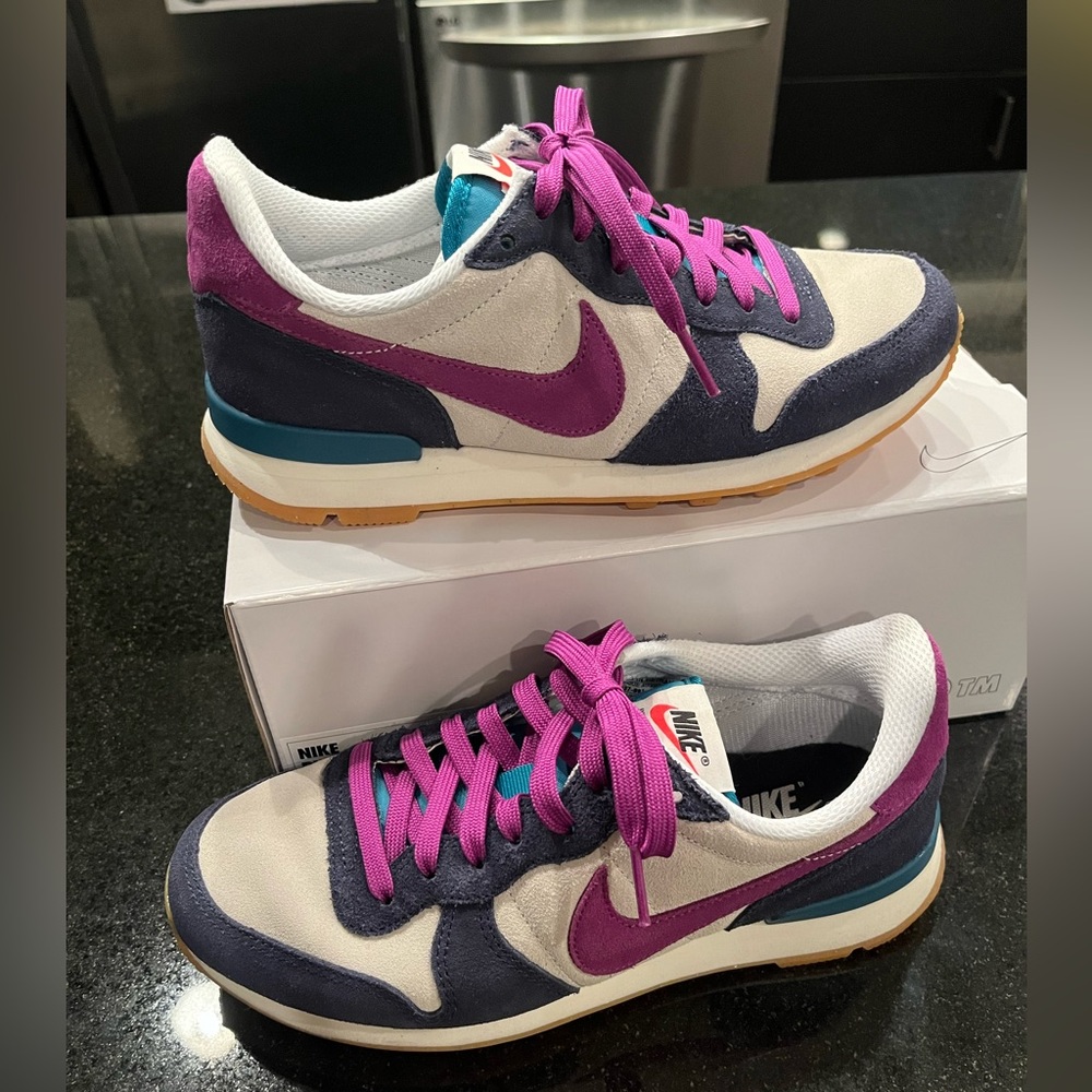 Nike Internationalist - suede, custom color, Womens sz 6.5, excellent condition!